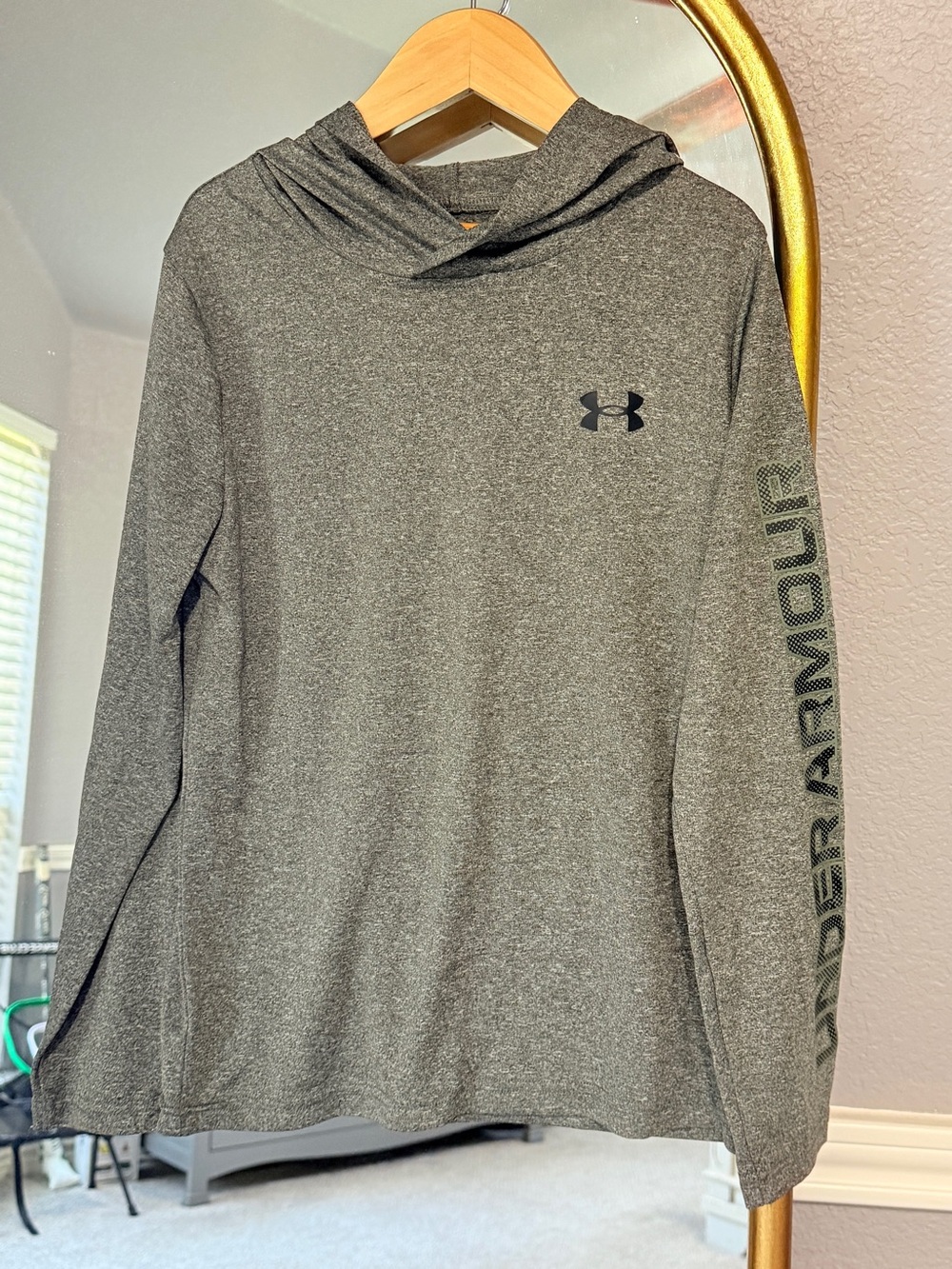 Under Armour Boys Athletic Pullover Hooded Long Sleeve Shirt M